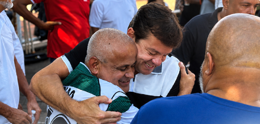 Diney Marins com apoiadores e comunidade